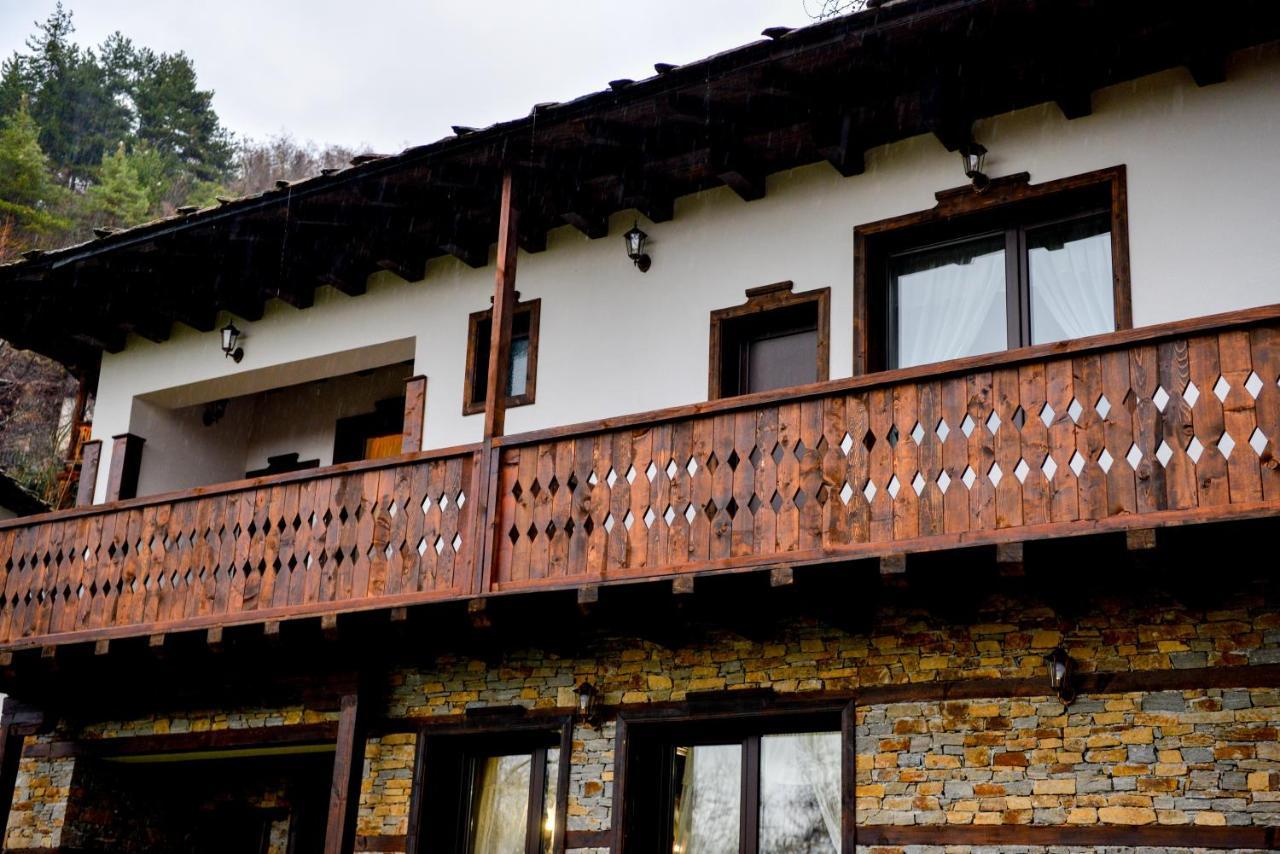 Къщи За Гости Неси Leshten Exterior photo