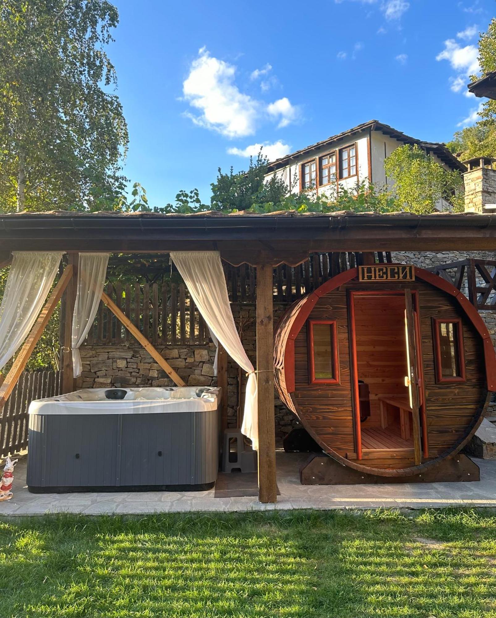 Къщи За Гости Неси Leshten Exterior photo